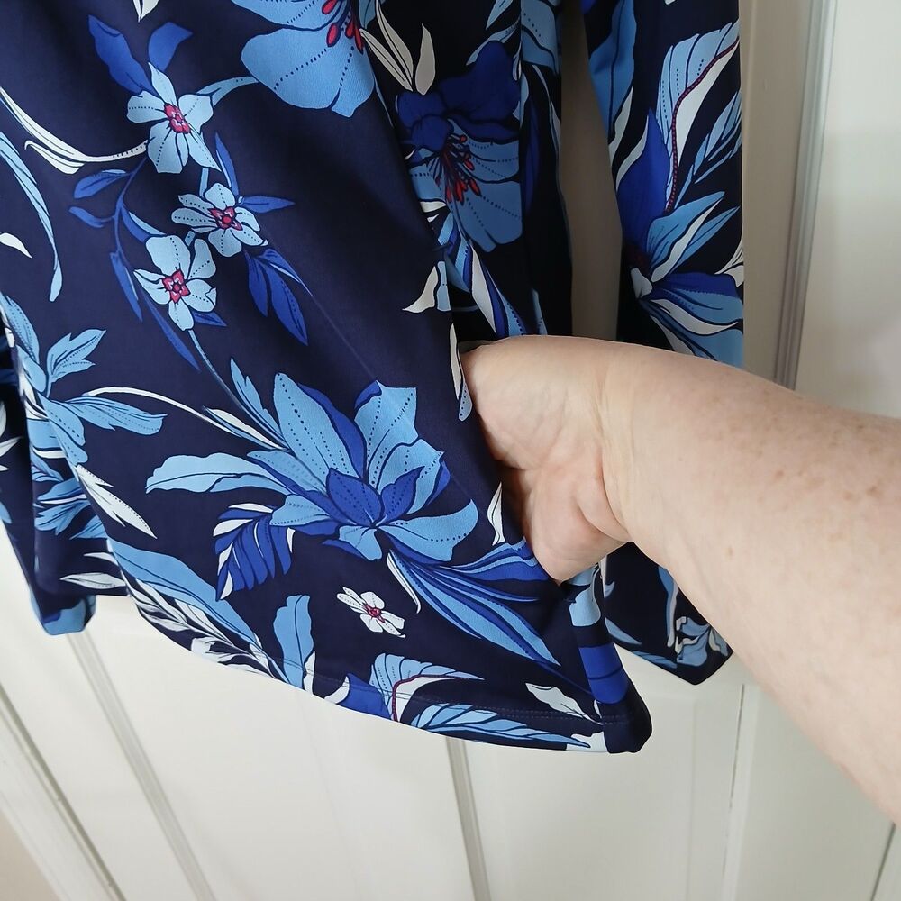 Tommy Bahama Everyday Active 1/4 Zip Pullover Women’s M Blue Floral Thumbholes - Picture 11 of 16